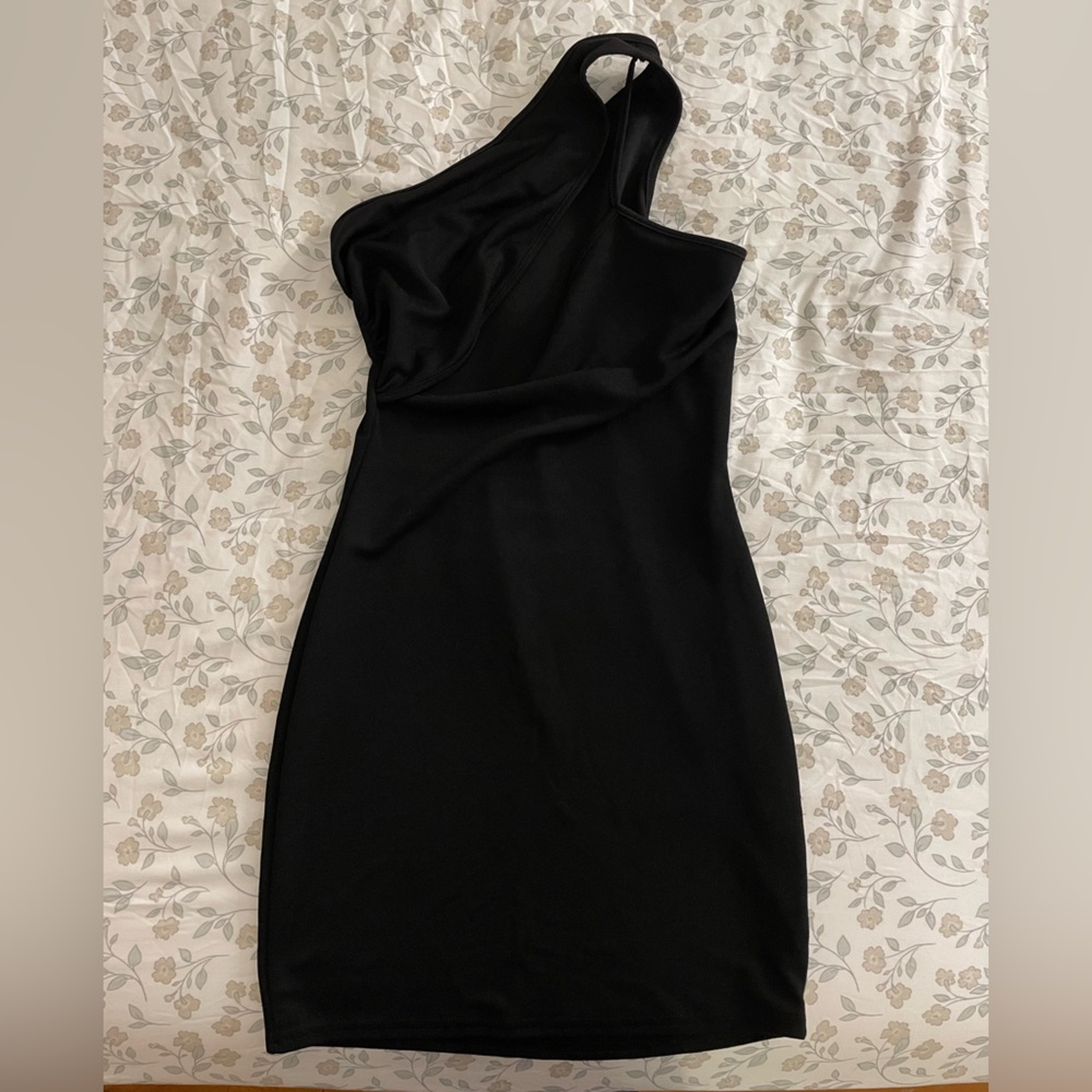 PrettyLittleThing Black One-Shoulder Bodycon Dress